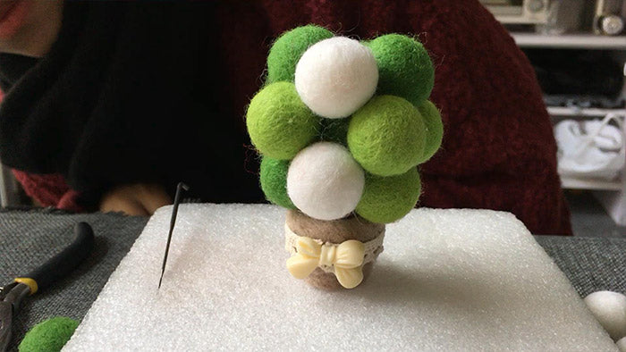 How to make needle felted Christmas potted tree with felted balls