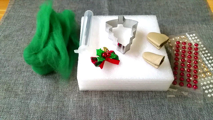 needle felt tutorials for beginners -- How to make needle felted Christmas tree ornament