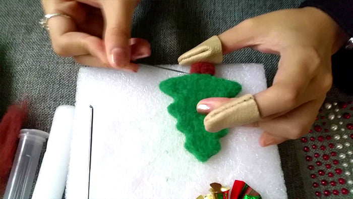 needle felt tutorials for beginners -- How to make needle felted Christmas tree ornament