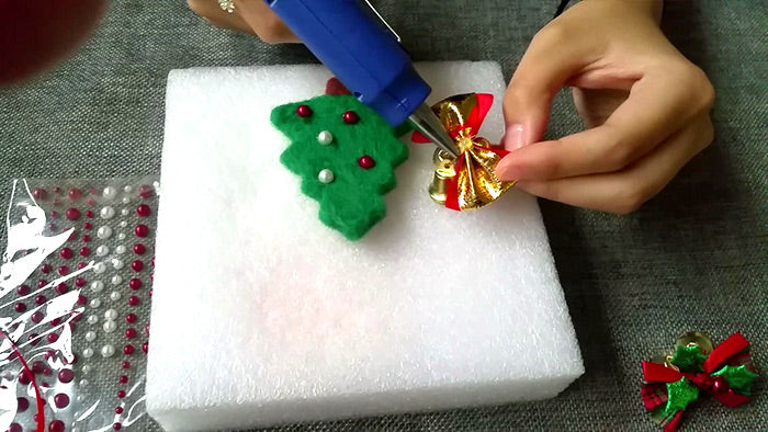 needle felt tutorials for beginners -- How to make needle felted Christmas tree ornament