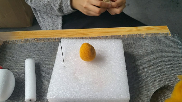 needle felt tutorials for beginners --How to make needle felted Easter Egg