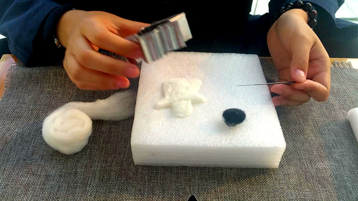 needle felt tutorials for beginners --How to make needle felted Halloween ghost