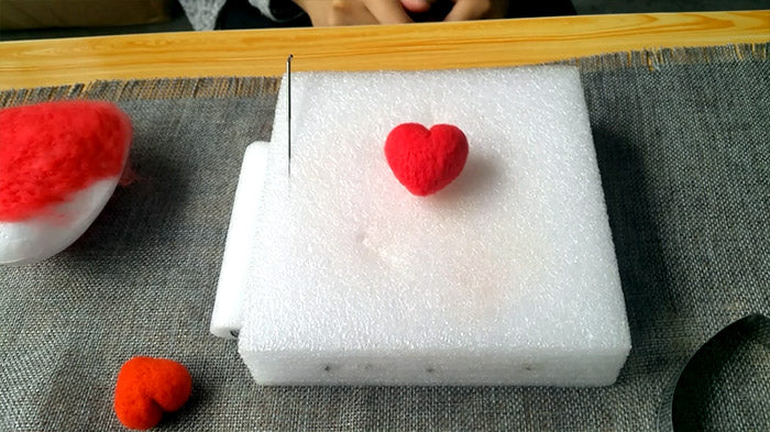 needle felt tutorials for beginners --How to make needle felted heart