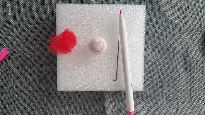 How to make needle felted wool ball with spots and hearts?——55