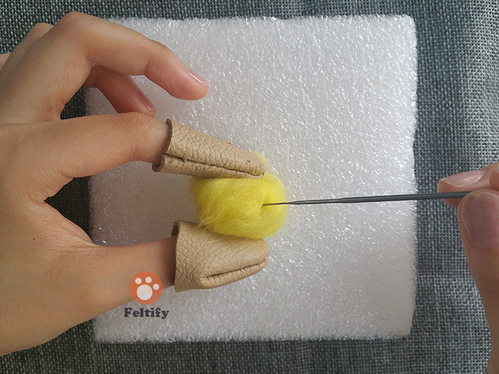 how_to_make_a-needle_felted_wool_ball_tutorials_for_starter_4