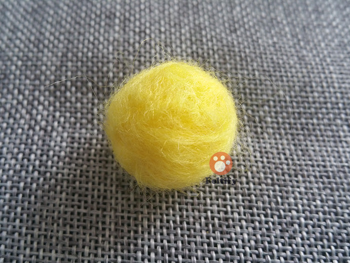 how_to_make_a-needle_felted_wool_ball_tutorials_for_starter_5
