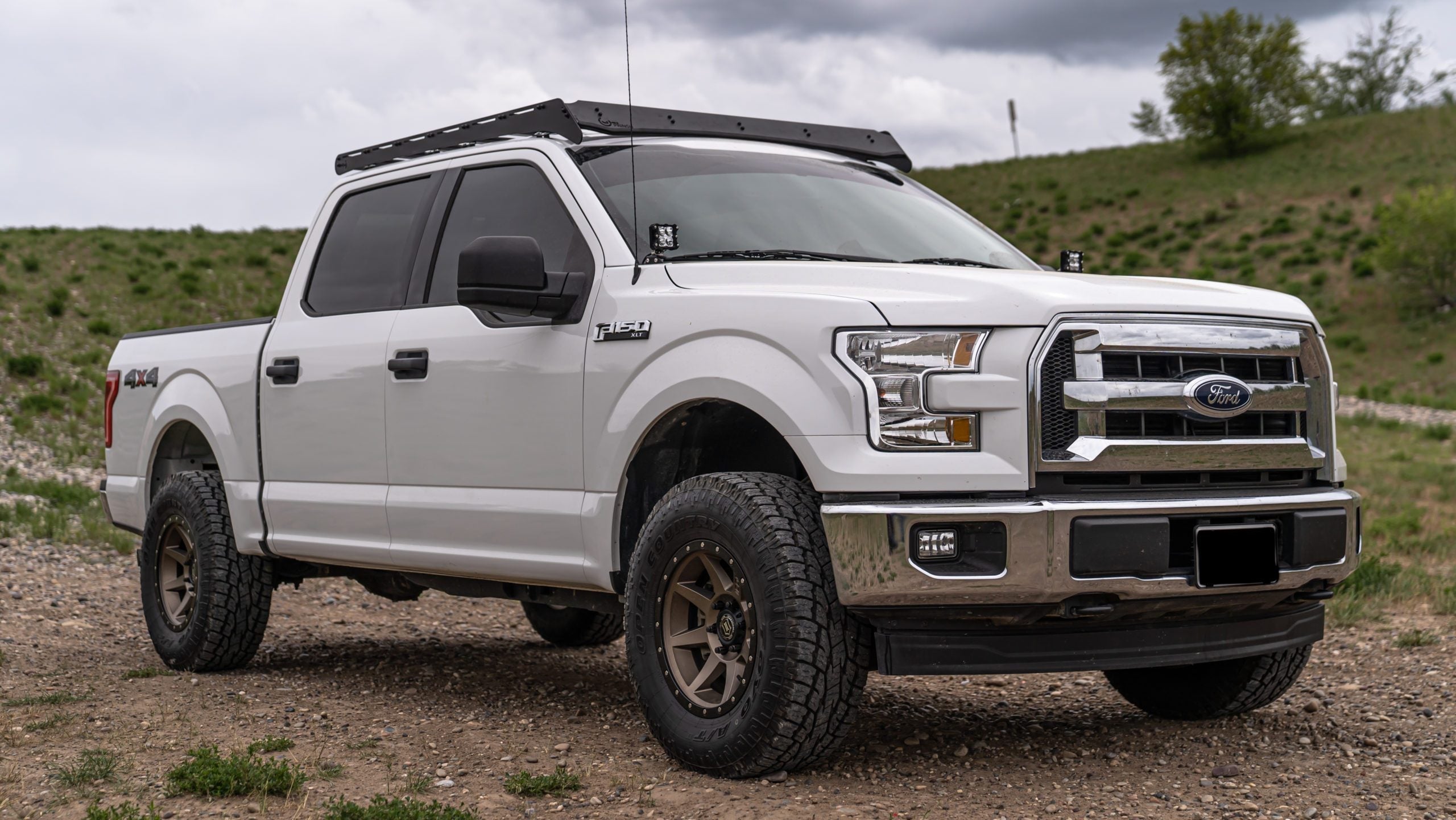 Prinsu Roof Rack mounted on an F150