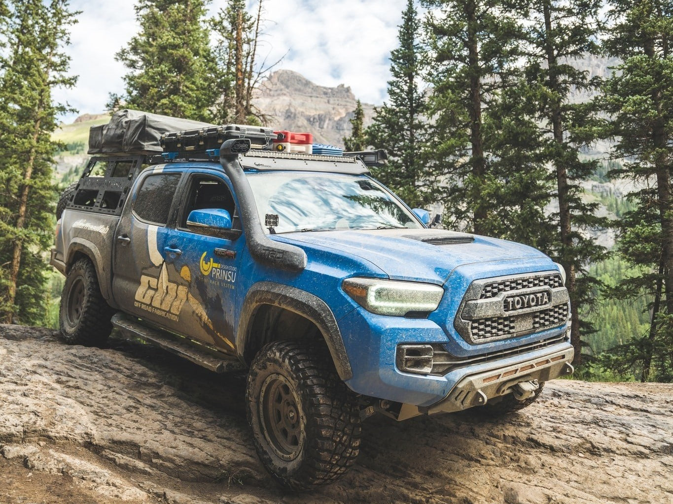 Prinsu Roof Rack on a Tacoma with desert intake