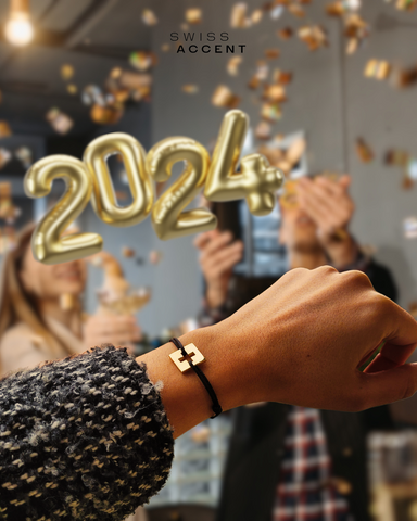 Bracelet SwissFlag sur un poignet pour fêter la nouvelle année 2024