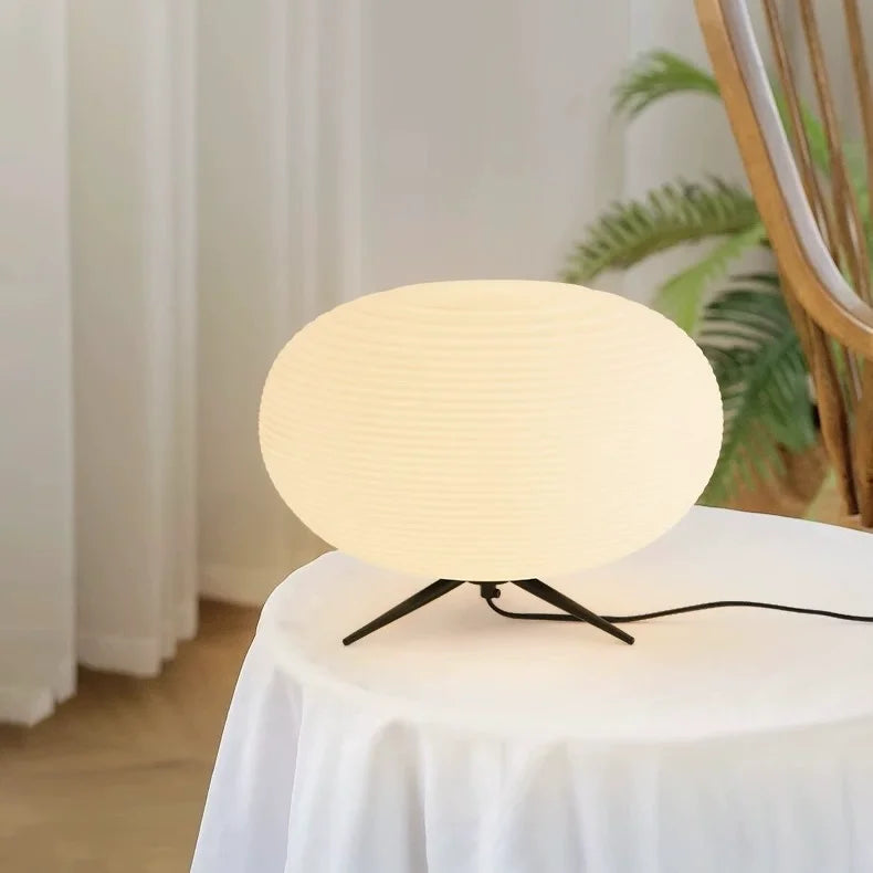 Leary Modern Hand-blown Table Lamp5.webp__PID:d8227a2f-fc41-41b5-9407-cac325345e34