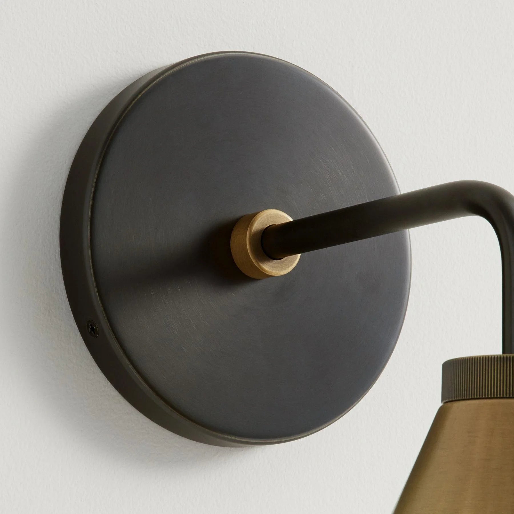 Retro-Metal-Cone-Sconce-Light (2).webp__PID:1321f107-8173-462e-988c-831f5362c049