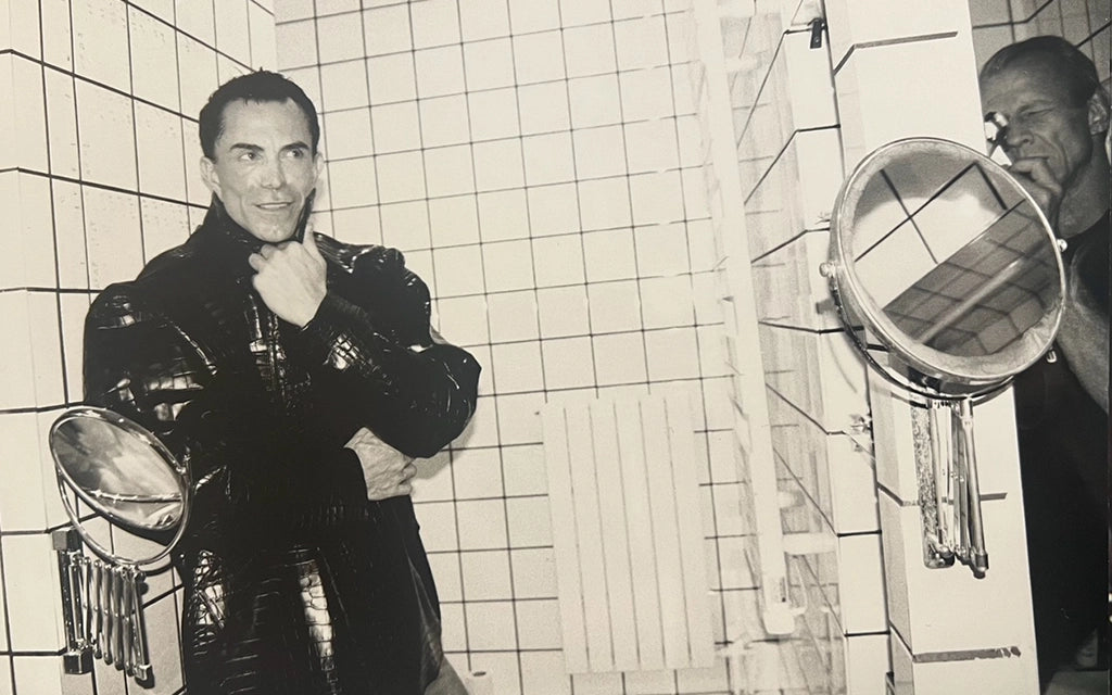 Jean Claude Jitrois during a shootig with Peter Beard
