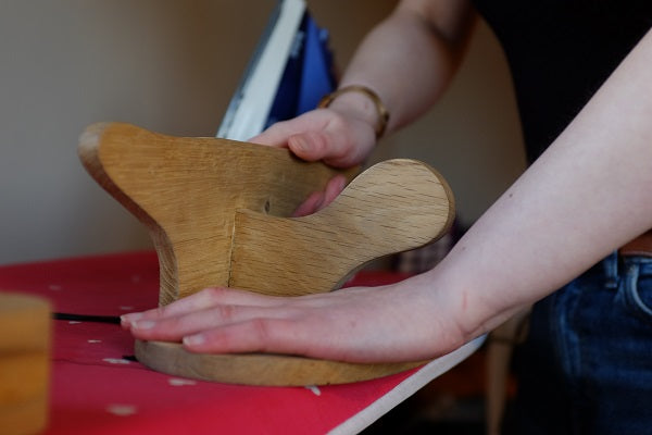 Close up of pressing with a wooden clapper