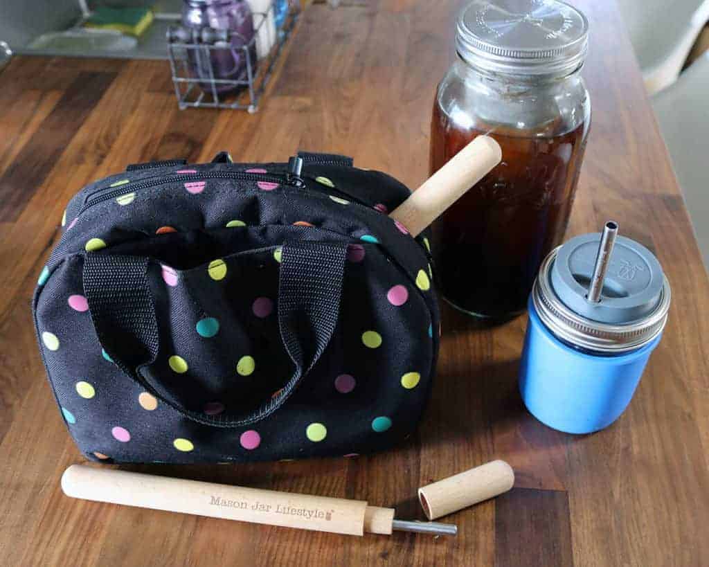 https://cdn.shopify.com/s/files/1/0814/5482/5753/files/wood-straw-carrying-case-beech-food-safe-oil-bag-wide-mouth-pint-cold-brew-coffee-safer-stainless-steel-straw-mason-jar-lifestyle-1024x819.jpg