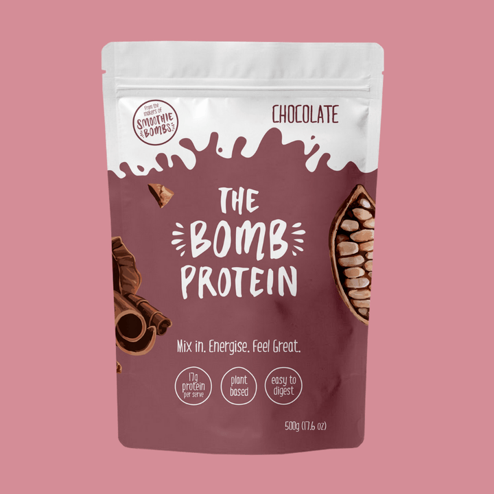 https://cdn.shopify.com/s/files/1/0815/1831/files/the-smoothie-bombs-500g-the-bomb-protein-chocolate-37063009697967_720x.png?v=1701412257