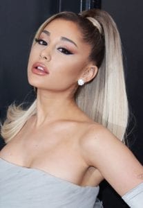 ariana grande coiffure queue de cheval haute idée pour les fêtes