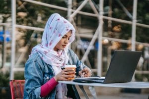 lien cheveux religions madame la presidente femme voilée islam