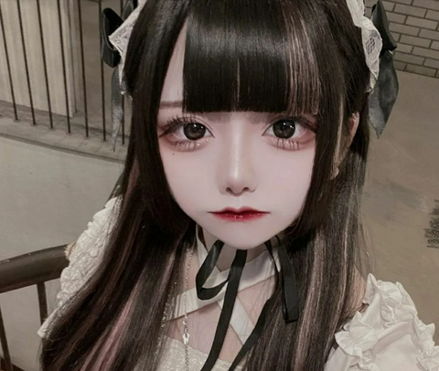 Jirai Kei girl makeup