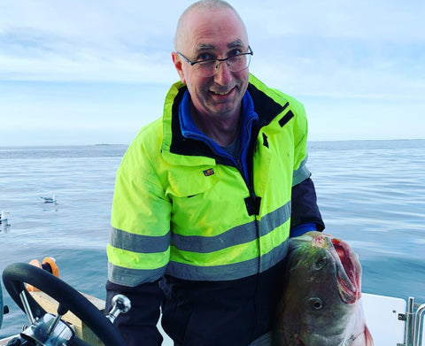 Hovedaktiviteten til den ansatte (Kjell Ivar) på Storvik gård er fiske. Foto Merethe Skille