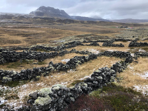 En gammel og tradisjonsrik saueinnhenging. Foto Kjell Ivar Hansen