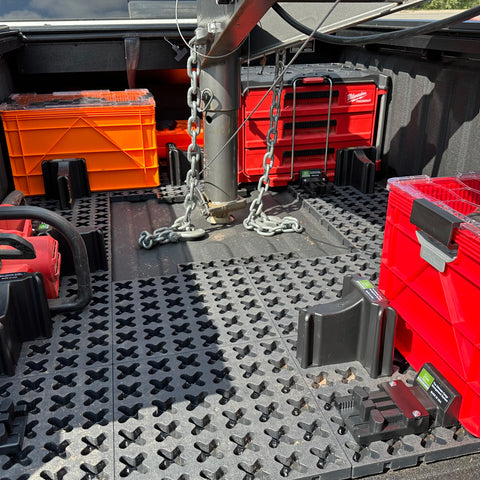 Tmat truck bed cargo management with gooseneck hitched