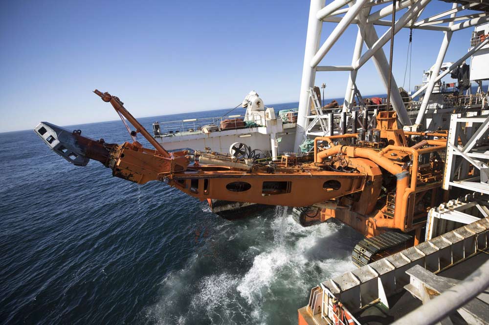 The giant subsea “crawler” tractor – bloomberg.com