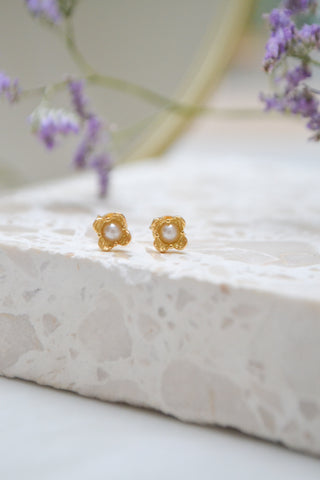 Pearl Flower Studs Gold