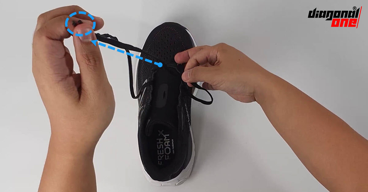 Criss-cross lacing style even laces