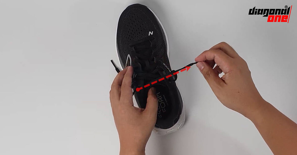 Heel-lock shoe lace style loop pull