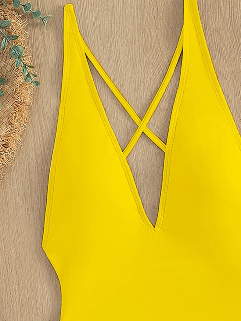sexy-lady-padded-one-piece-swimsuit