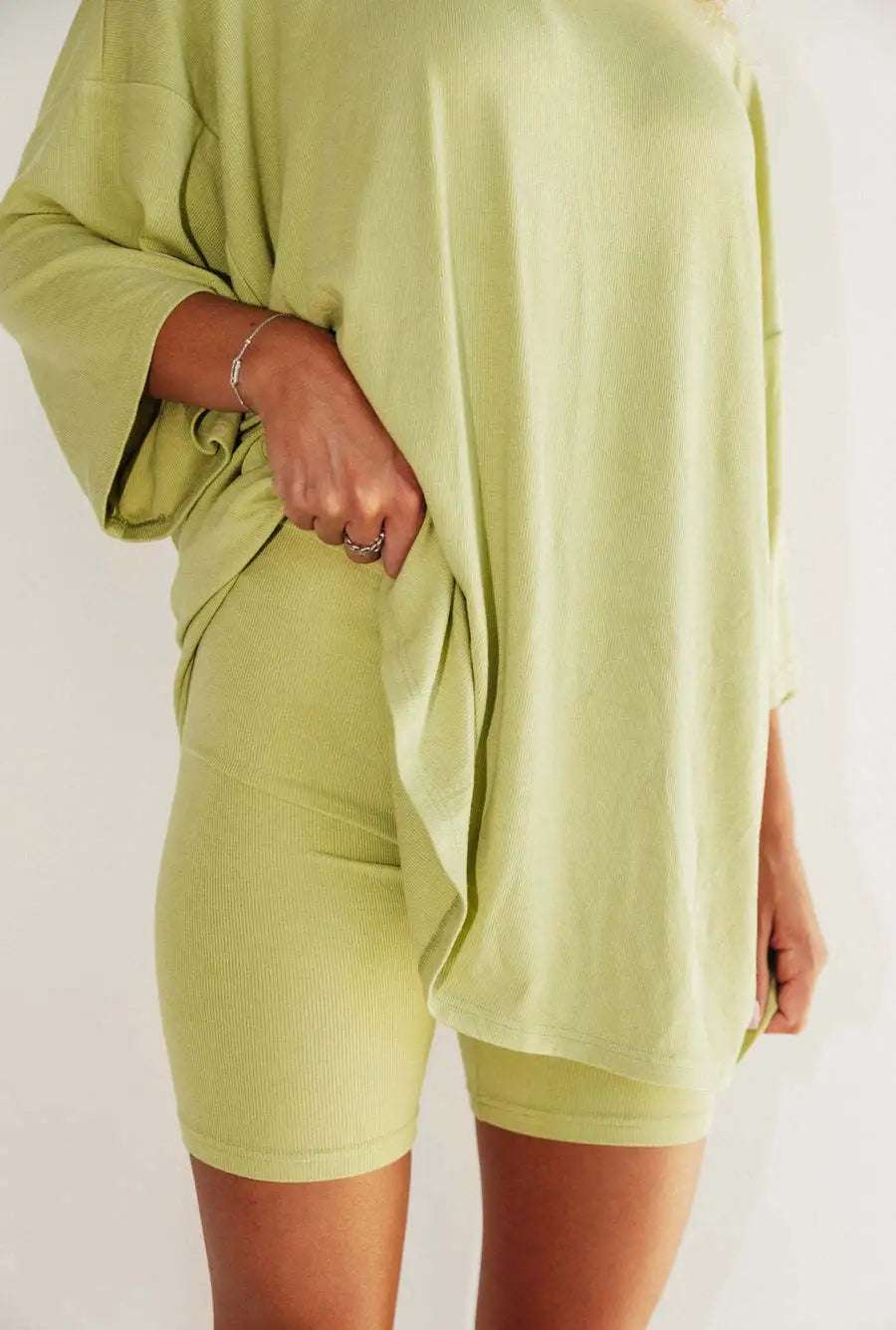 Product Image for Ravikna | Dame Lounge Sett Med Oversize T-skjorte Og Biker Shorts, Matcha / M