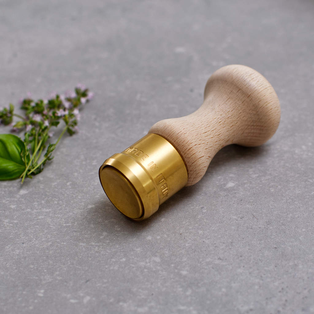 https://cdn.shopify.com/s/files/1/0818/5081/products/professional-brass-anolini-pasta-cutter-31mm-1_1024x1024.jpg?v=1655046590