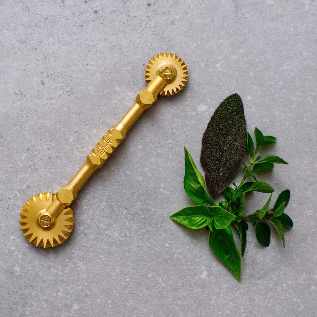 Pair of Brass Ferretto - Spiral and Square – Italian Cookshop