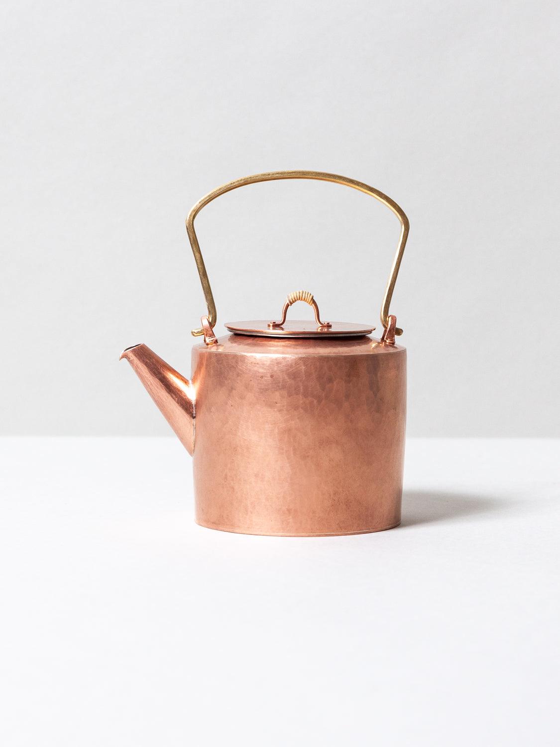 https://cdn.shopify.com/s/files/1/0818/5227/products/Hana_Okuzawa_Copper_Tea_Pot-1.jpg?v=1697142586&width=1125