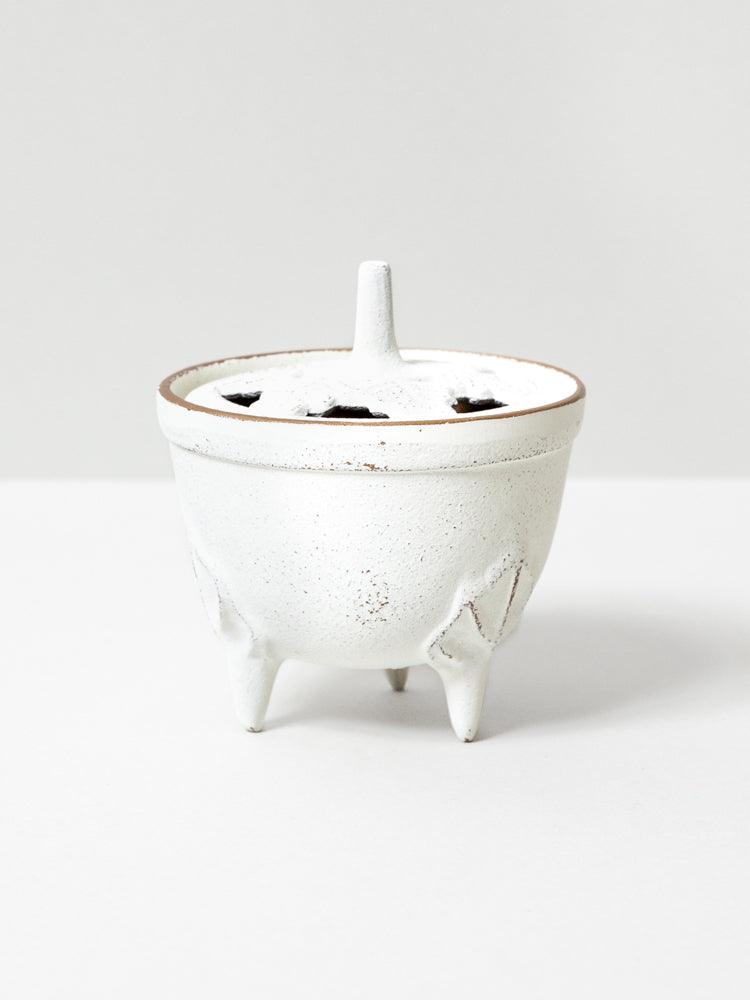 https://cdn.shopify.com/s/files/1/0818/5227/products/Iwachi_Yuki_Incense_Holder_White-4.jpg?v=1697141823&width=750