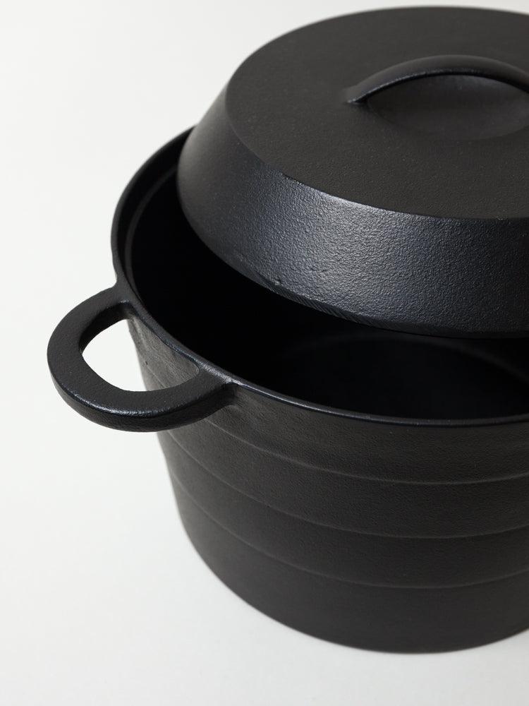 https://cdn.shopify.com/s/files/1/0818/5227/products/Iwachu_Cast_Iron_Deep_Stew_Pot-3.jpg?v=1697141878&width=750