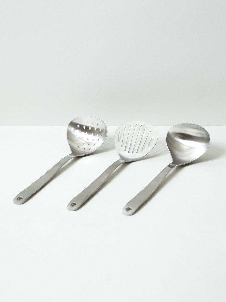 https://cdn.shopify.com/s/files/1/0818/5227/products/Sori_Yanagi_Stainless_Steel_Kitchen_Tool_Set-2.jpg?v=1697141131&width=750