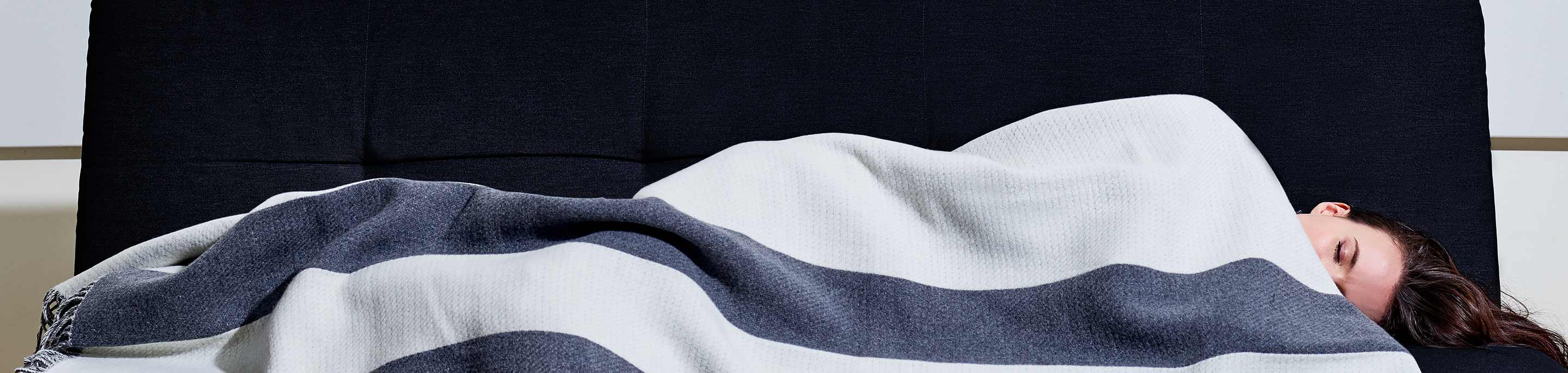 Nordic Chessboard Grid Thick Blanket Office Nap Blanket Light Luxury Half  Velvet Blanket Bed Blankets From Sukatiger, $19.3