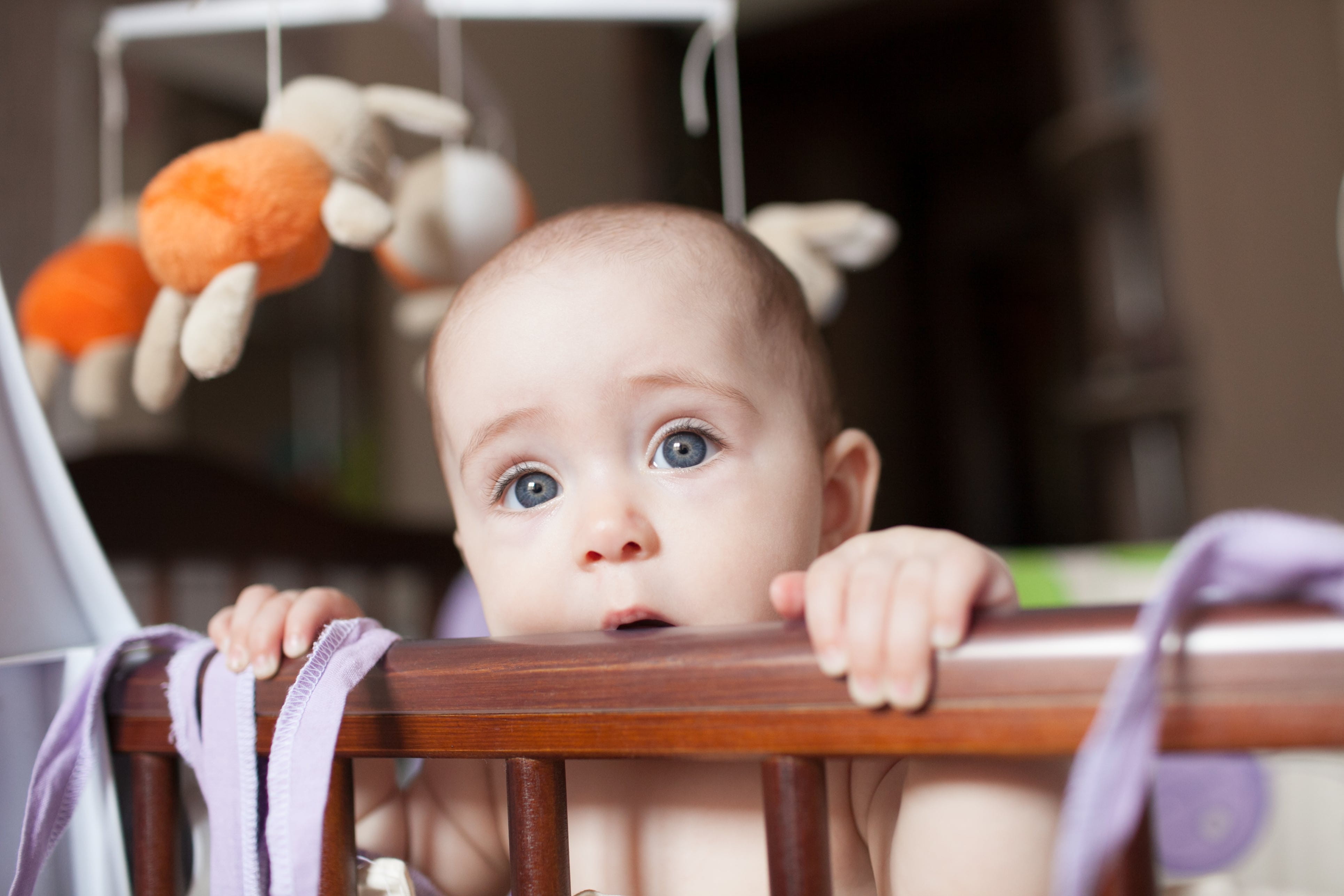 Baby learning how to connect sleep cycles at night