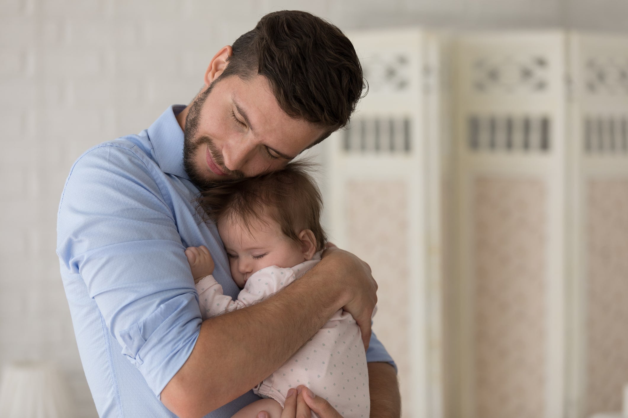 Dad learning how to help baby connect sleep cycles at night