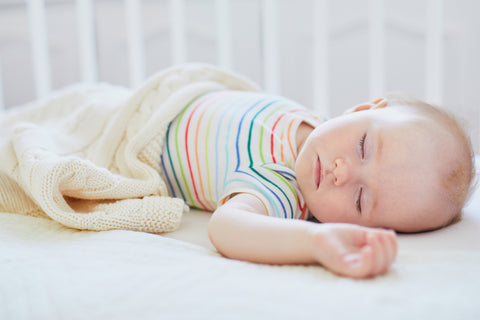 parent using loose sheets in crib baby kicking off blankets