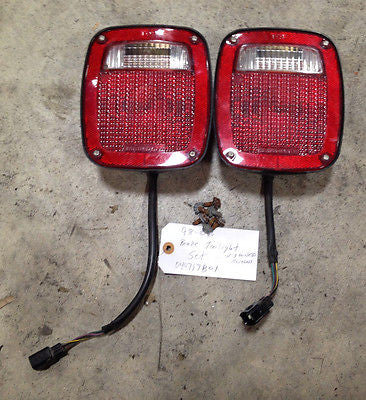 Jeep Wrangler TJ Rear Brake Tail Light Turn Signal 98-06 Pair Set OEM –  