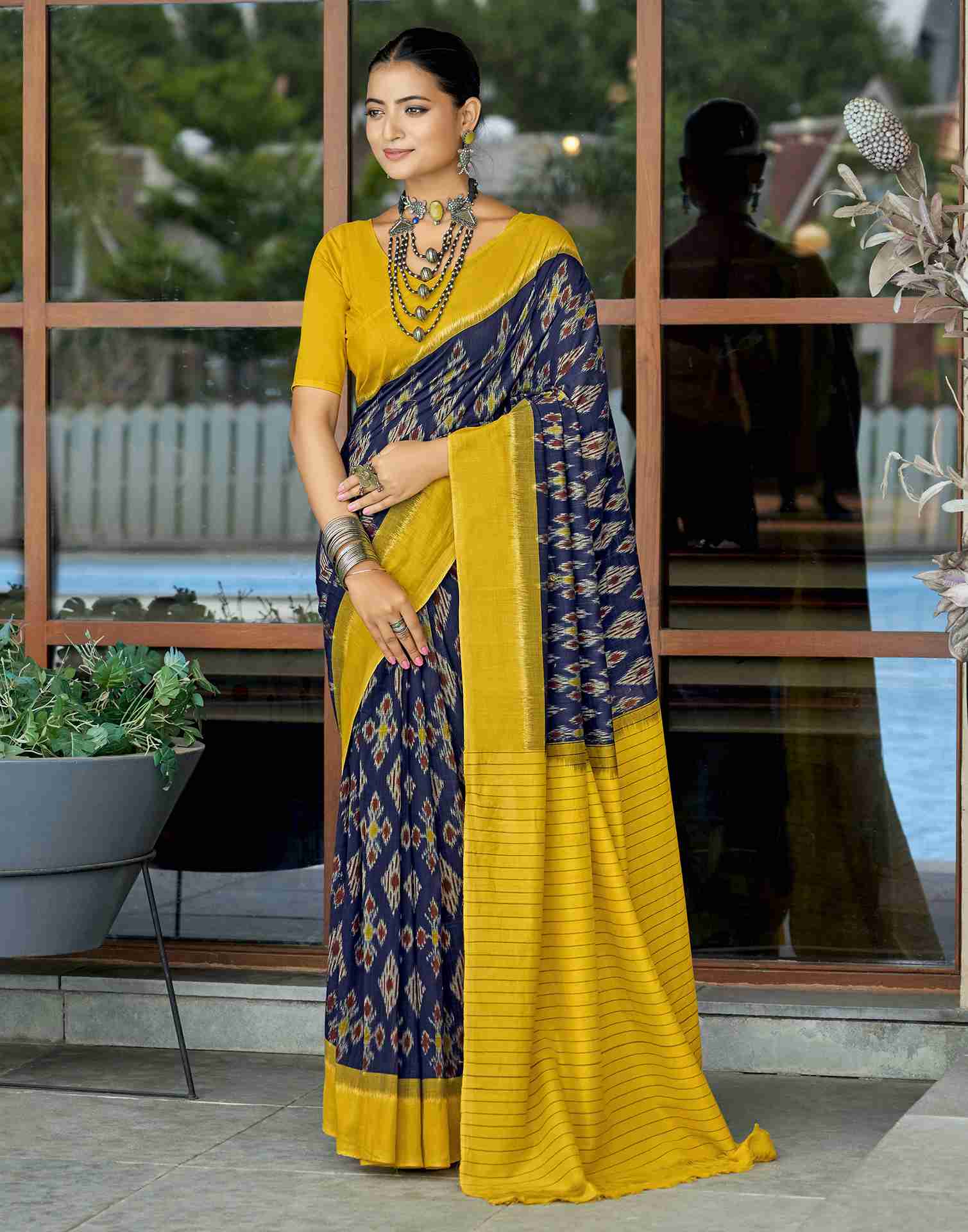 Navy Blue Cotton Geometric Printed Saree - Sudathi product image