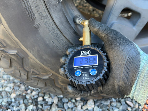 tire pressure gauge features