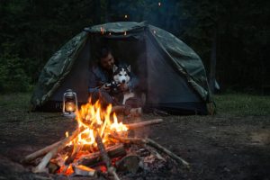 Übernachten beim Wandern in der Natur