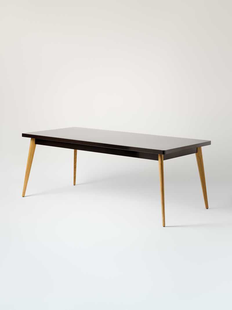 55 Table with wooden legs