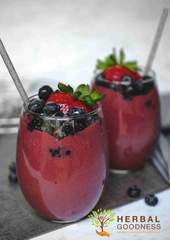 Strawberry smoothie with papaya seed powder