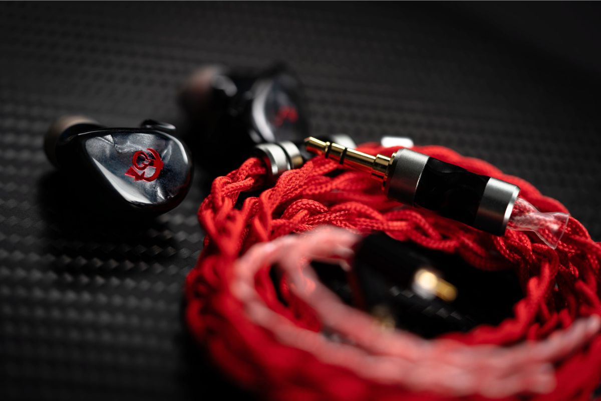 fatfreq x effect audio quantum vs fatfreq x hbb deuce iem with cable