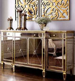 Mirrored buffet table