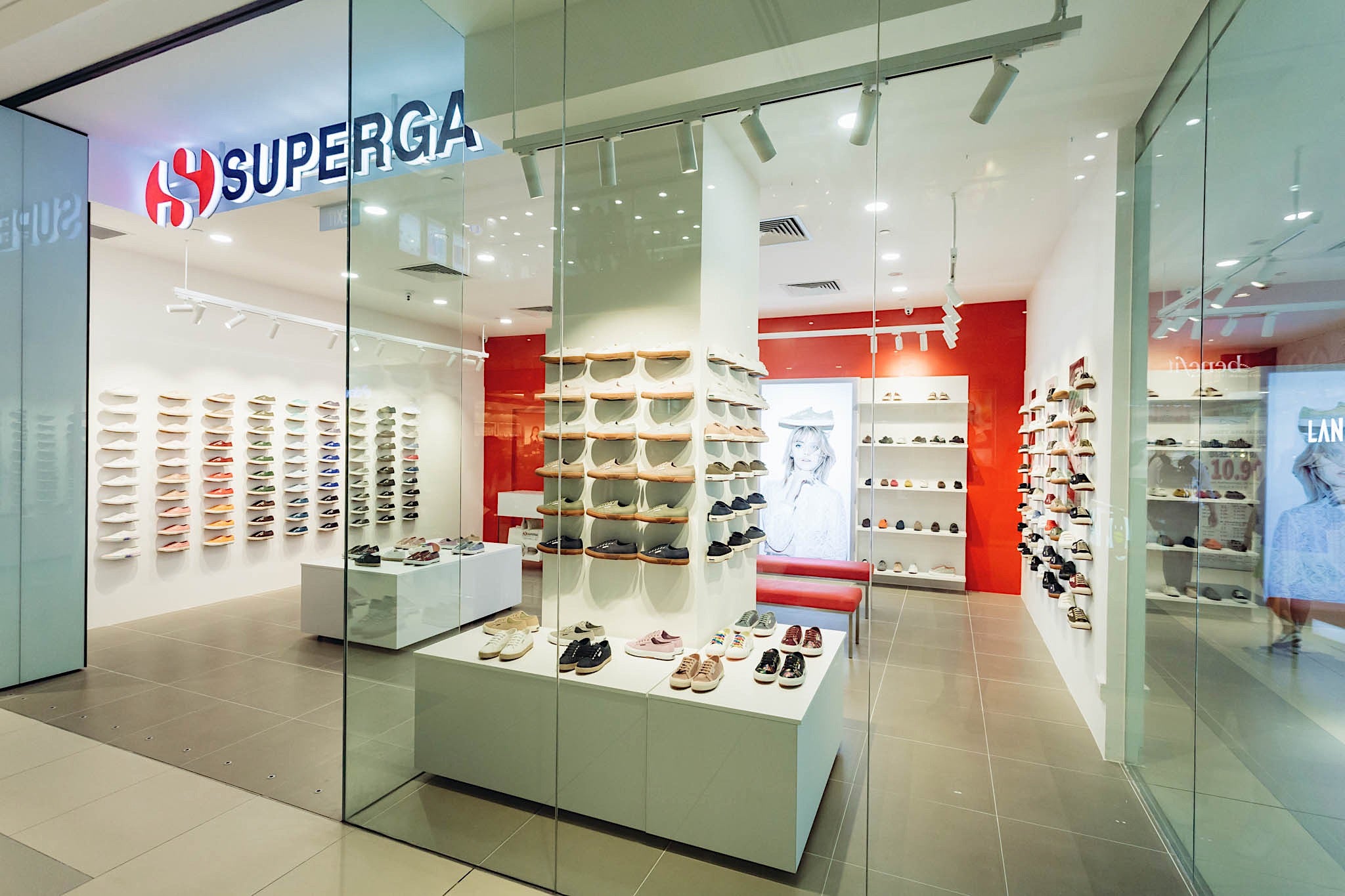 superga opening hours